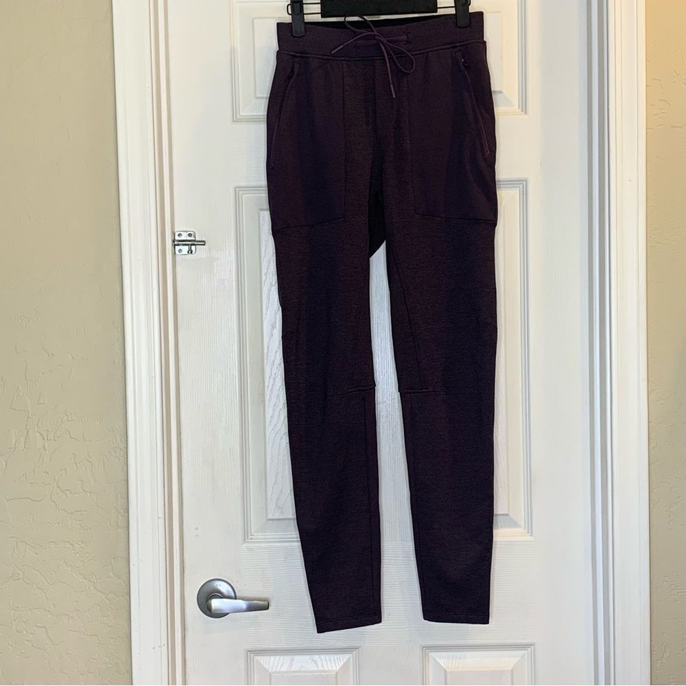 Lululemon Textured Tech Pant in Heathered Grape Thistle Size XS